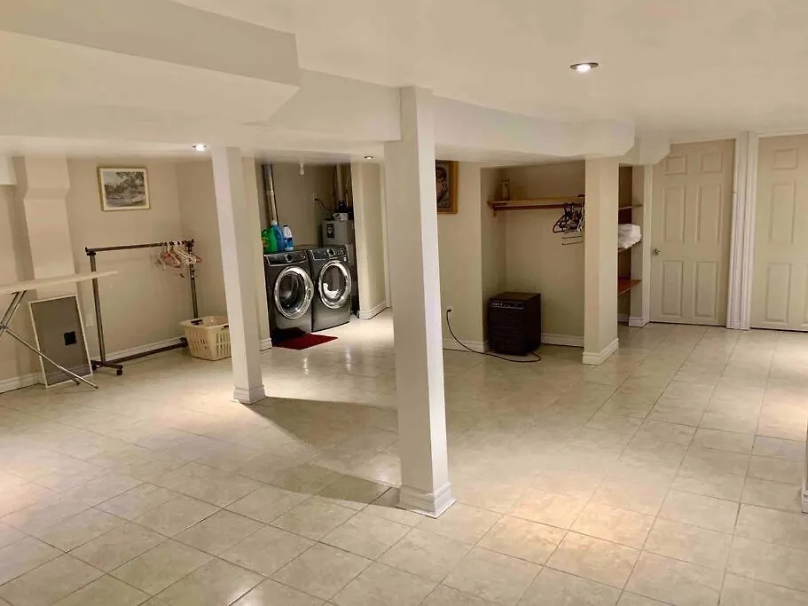 Holiday home New & Cozy Niagara Getaway. 7 Mins From The Falls