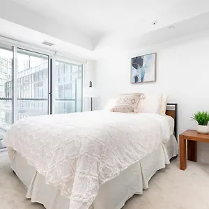 upscale-modern-2bd-den-2ba-heart-of-downtown.hotelstorontoontario.org/