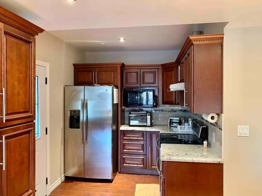 New & Cozy Niagara Getaway. 7 Mins From The Falls Holiday home Niagara Falls