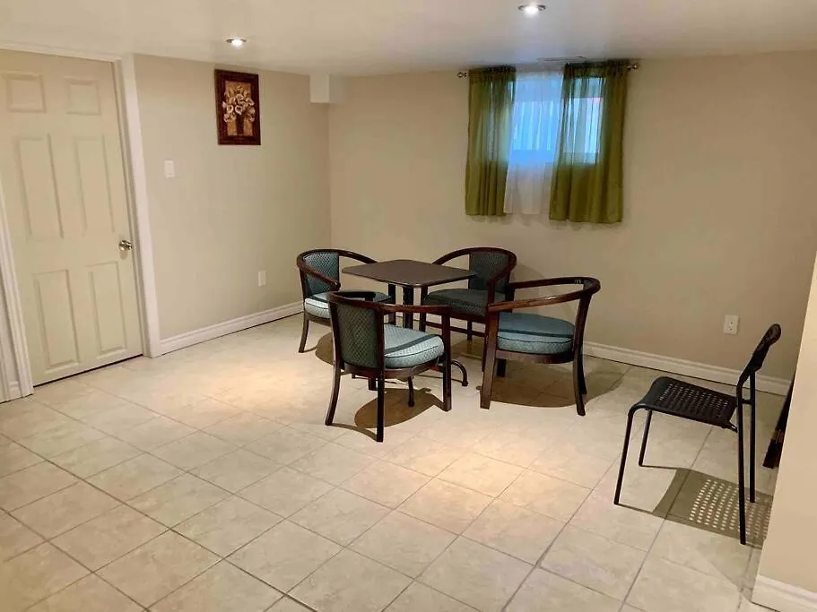 Holiday home New & Cozy Niagara Getaway. 7 Mins From The Falls Canada